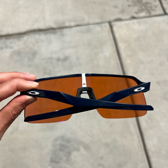 NWOT Oakley Sutro Lite (Low Bridge Fit) - Prizm Trail Lenses